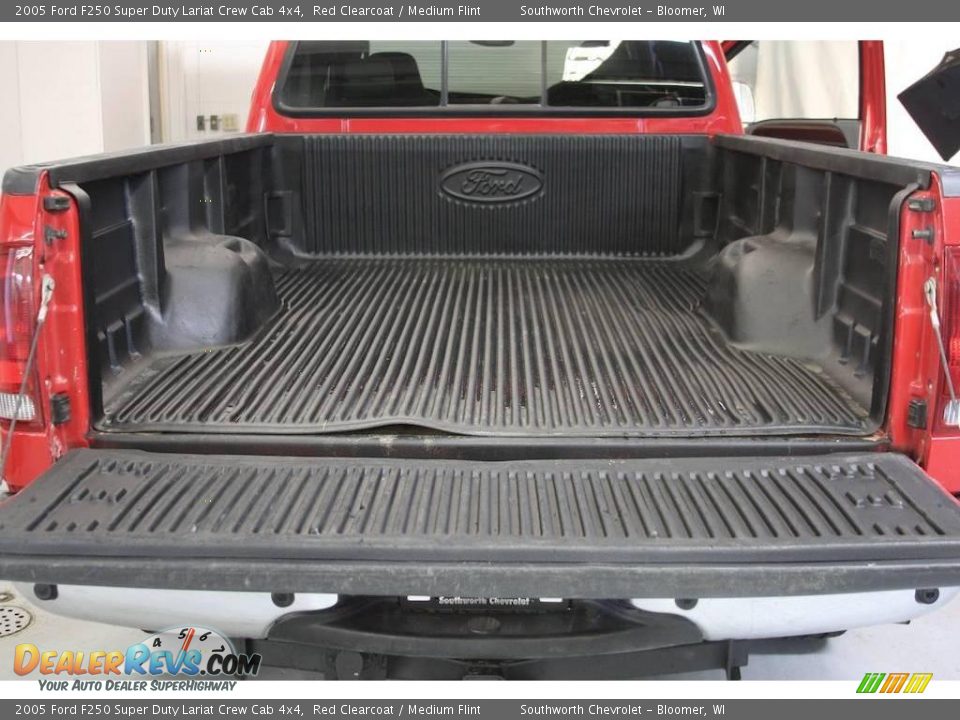 2005 Ford F250 Super Duty Lariat Crew Cab 4x4 Red Clearcoat / Medium Flint Photo #8