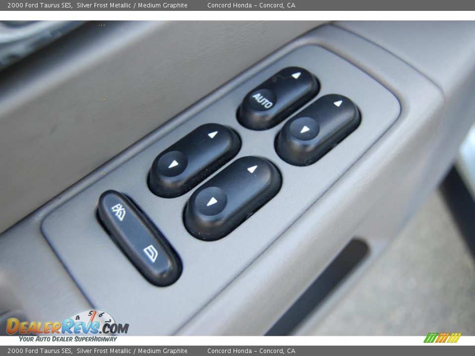 2000 Ford Taurus SES Silver Frost Metallic / Medium Graphite Photo #17