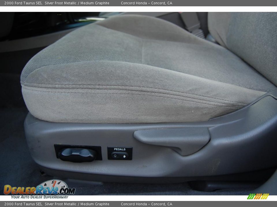 2000 Ford Taurus SES Silver Frost Metallic / Medium Graphite Photo #18