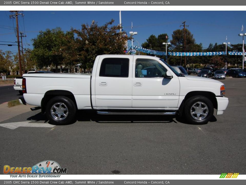 2005 GMC Sierra 1500 Denali Crew Cab AWD Summit White / Sandstone Photo #2