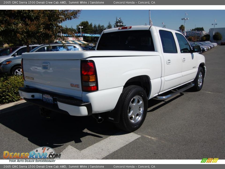 2005 GMC Sierra 1500 Denali Crew Cab AWD Summit White / Sandstone Photo #3