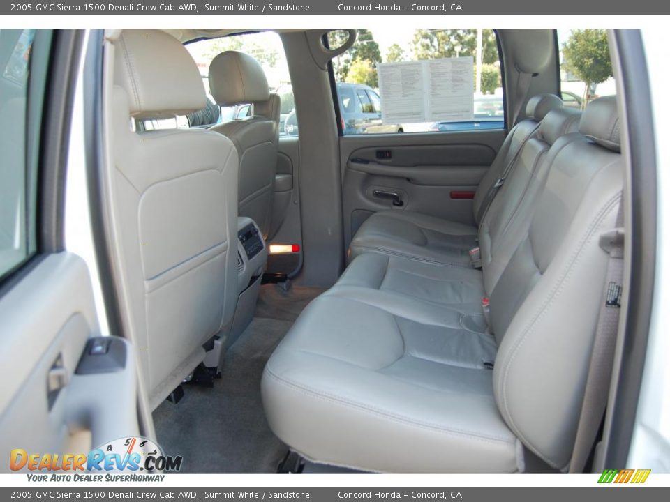 2005 GMC Sierra 1500 Denali Crew Cab AWD Summit White / Sandstone Photo #11