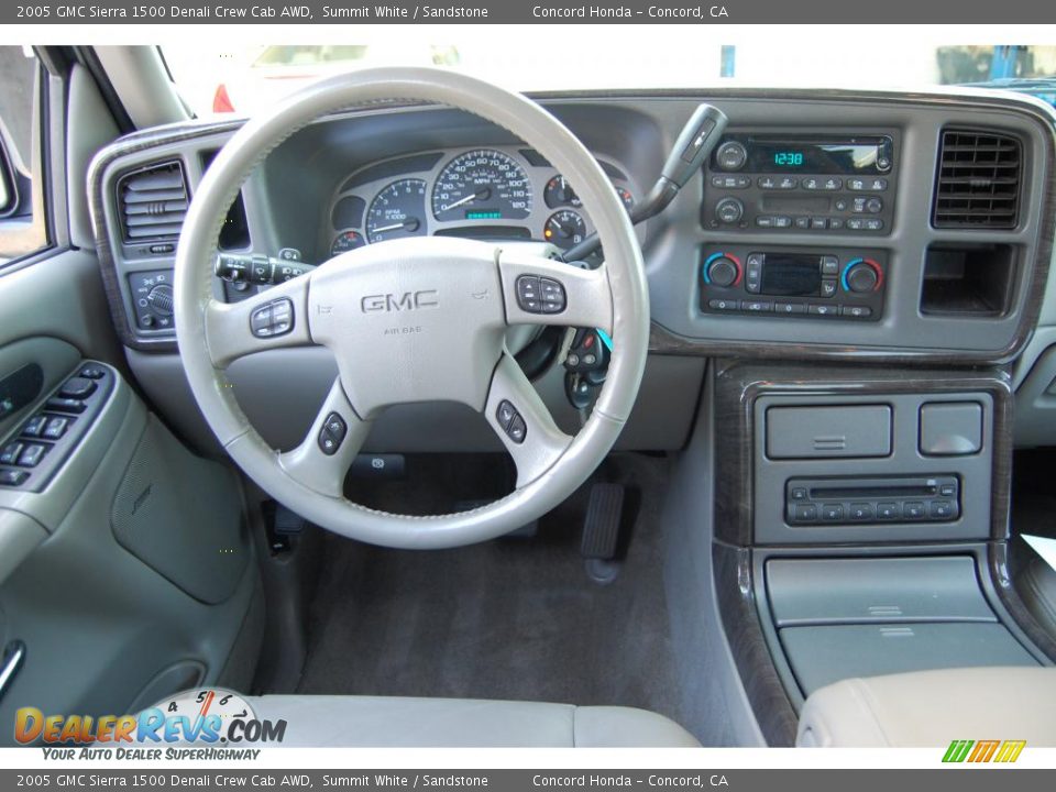2005 GMC Sierra 1500 Denali Crew Cab AWD Summit White / Sandstone Photo #12