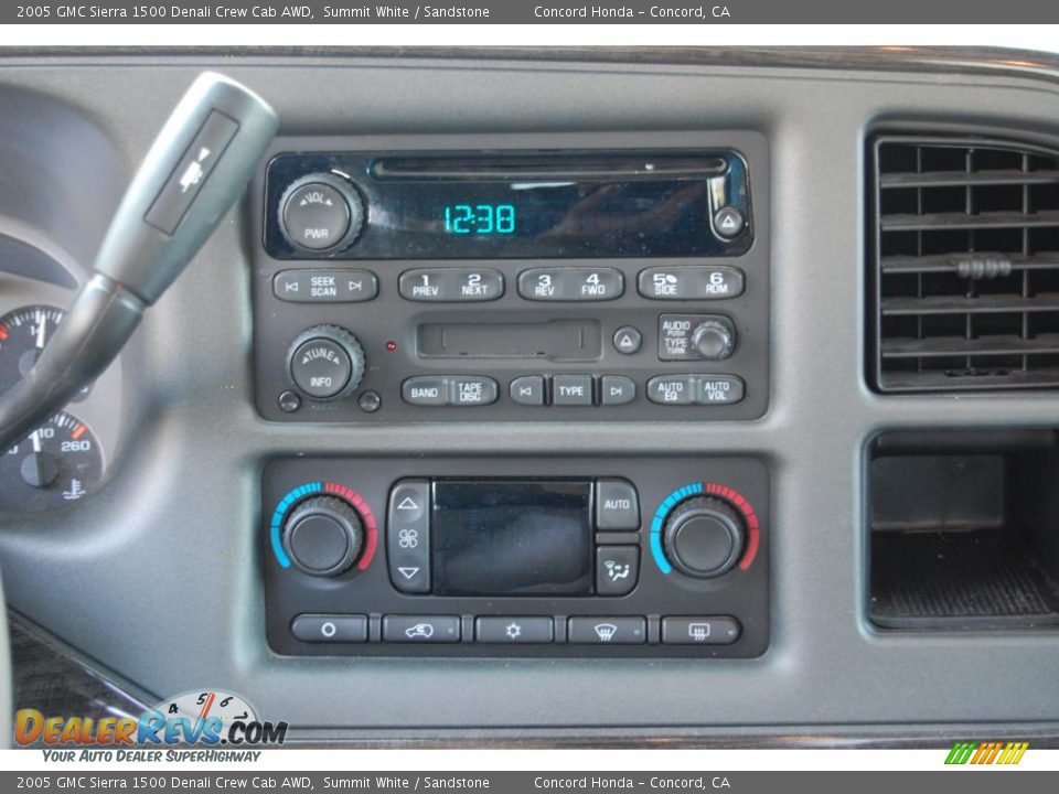 2005 GMC Sierra 1500 Denali Crew Cab AWD Summit White / Sandstone Photo #13