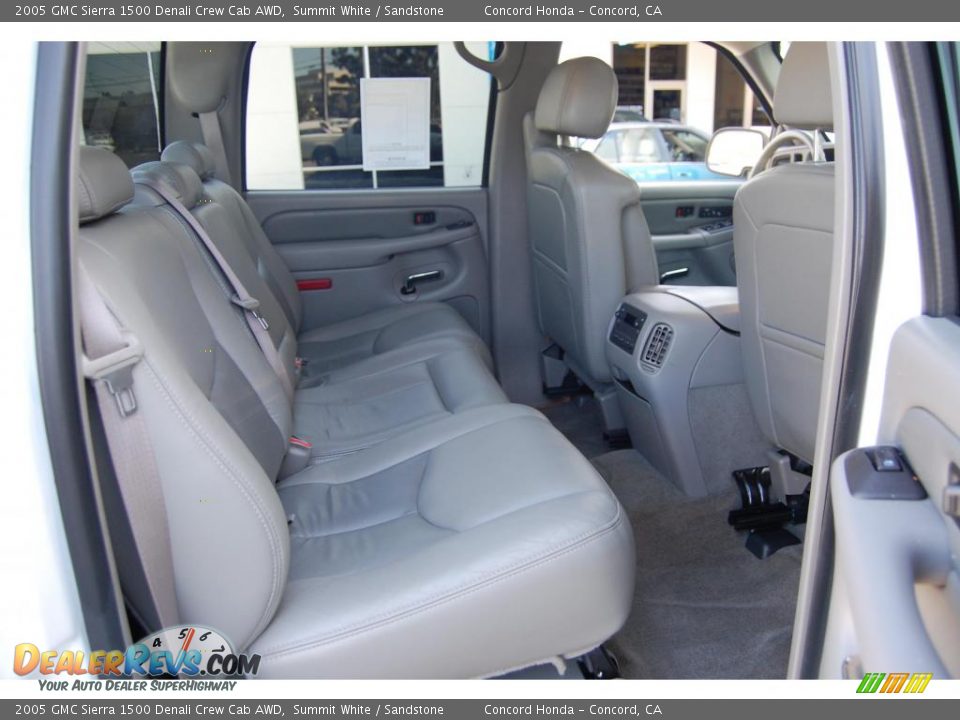 2005 GMC Sierra 1500 Denali Crew Cab AWD Summit White / Sandstone Photo #15