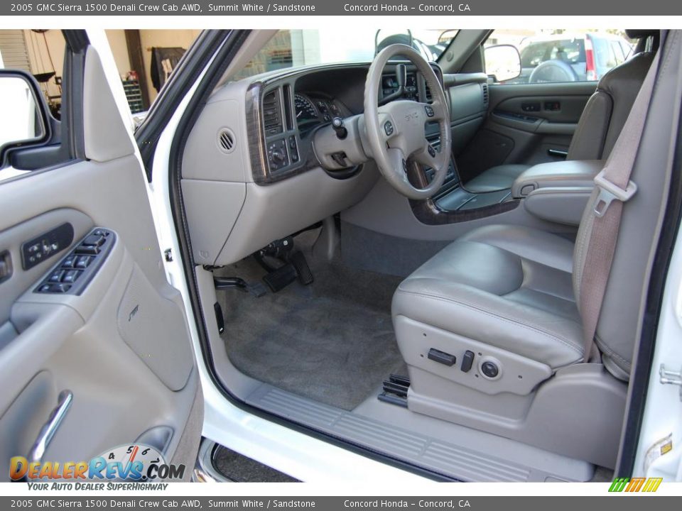 2005 GMC Sierra 1500 Denali Crew Cab AWD Summit White / Sandstone Photo #16