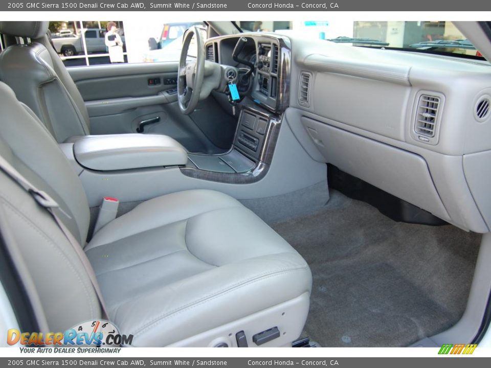 2005 GMC Sierra 1500 Denali Crew Cab AWD Summit White / Sandstone Photo #22