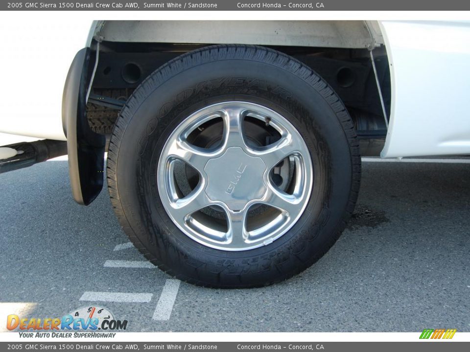 2005 GMC Sierra 1500 Denali Crew Cab AWD Summit White / Sandstone Photo #25