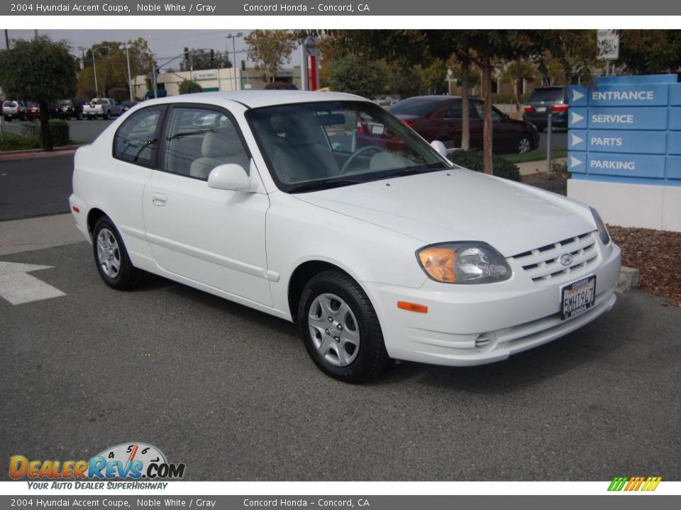 2004 Hyundai Accent Coupe Noble White / Gray Photo #1