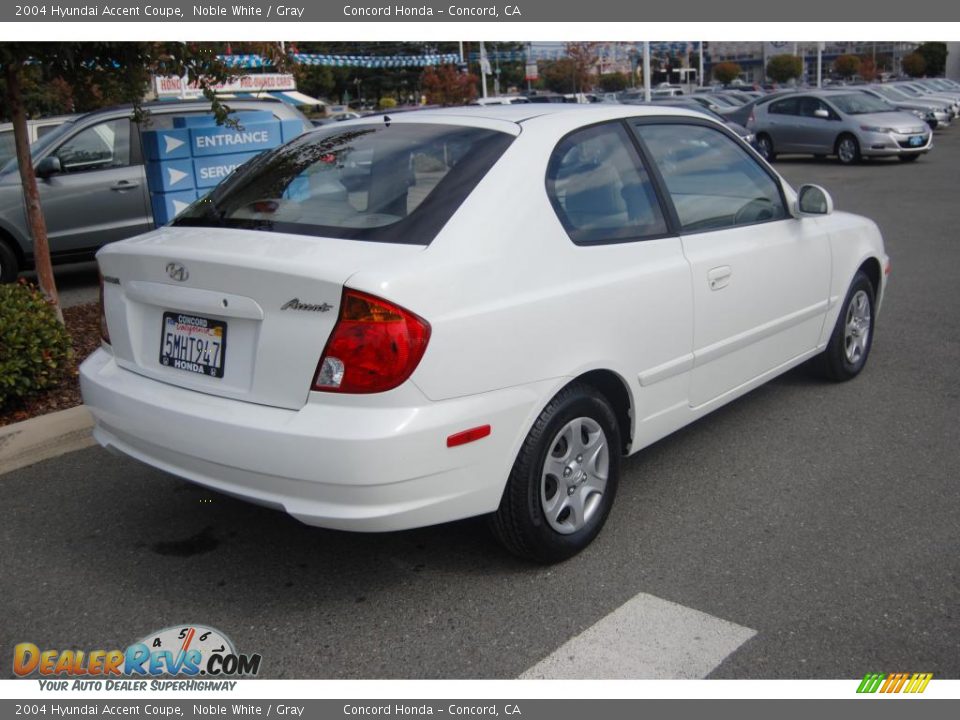 2004 Hyundai Accent Coupe Noble White / Gray Photo #3