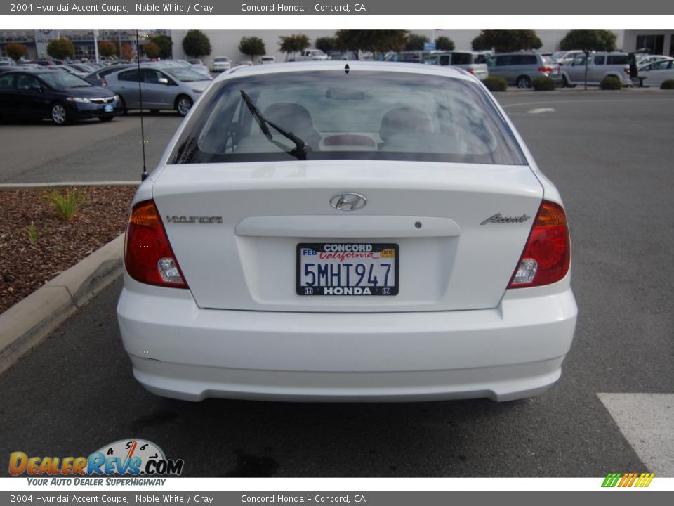 2004 Hyundai Accent Coupe Noble White / Gray Photo #4
