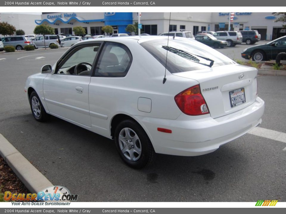 2004 Hyundai Accent Coupe Noble White / Gray Photo #5