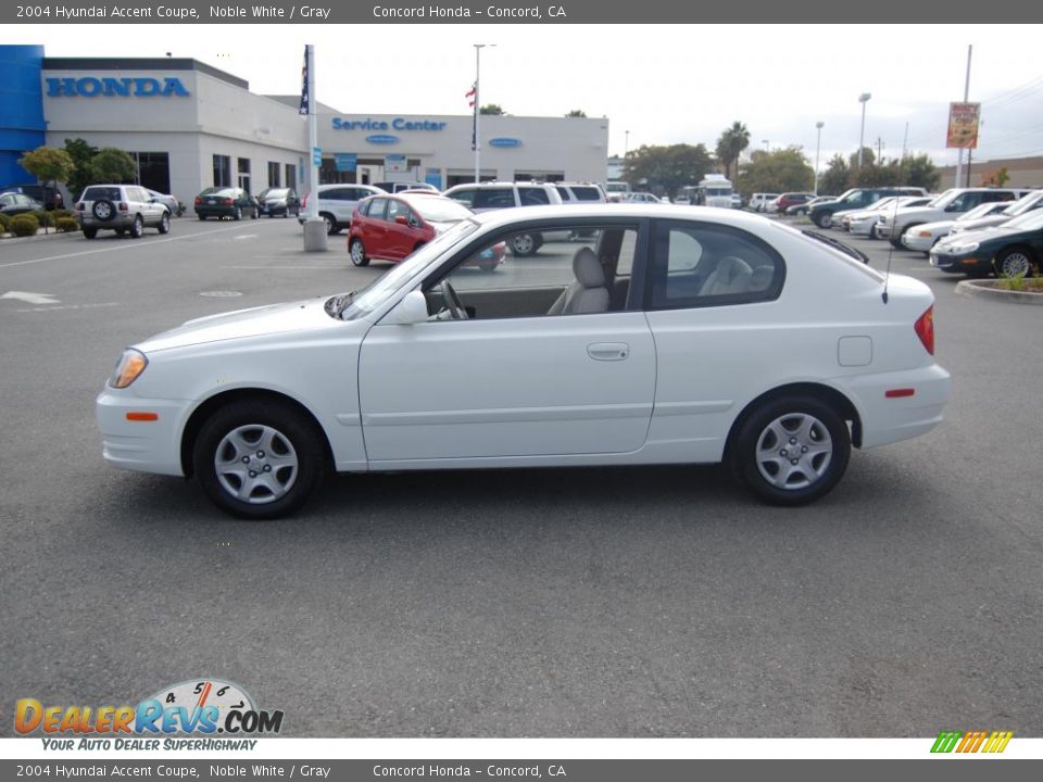 2004 Hyundai Accent Coupe Noble White / Gray Photo #6