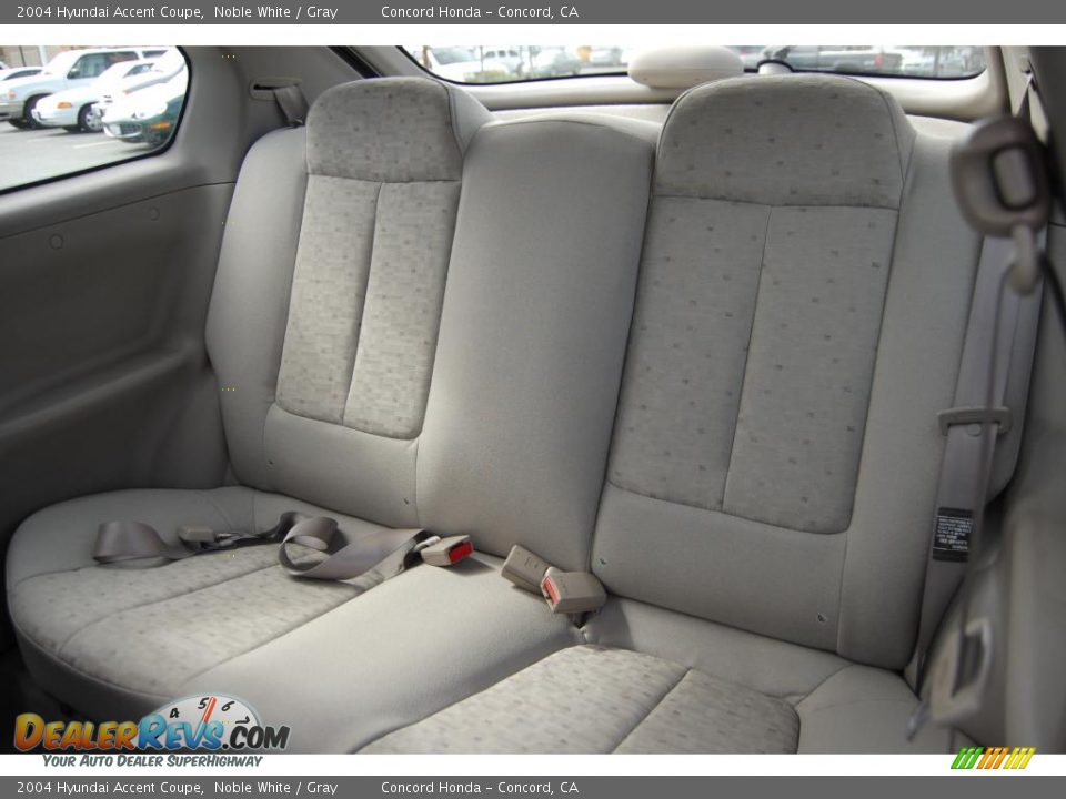 2004 Hyundai Accent Coupe Noble White / Gray Photo #11