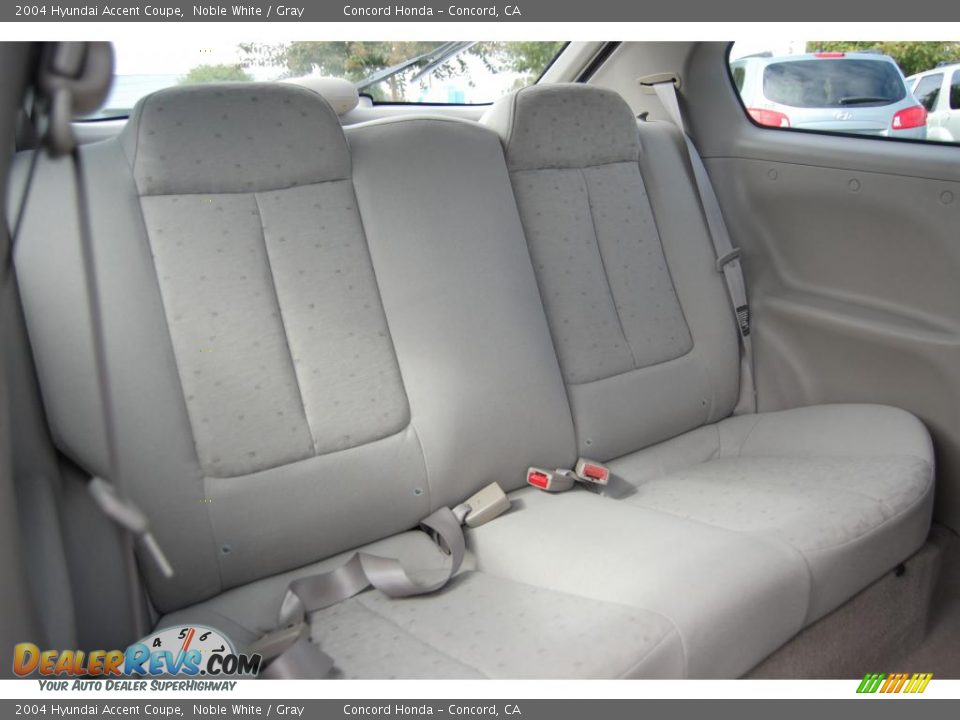 2004 Hyundai Accent Coupe Noble White / Gray Photo #15