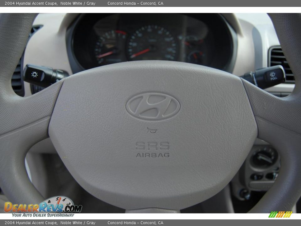 2004 Hyundai Accent Coupe Noble White / Gray Photo #19