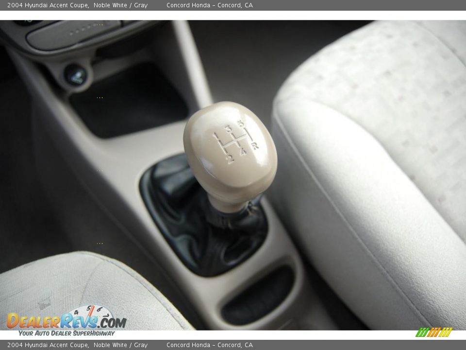2004 Hyundai Accent Coupe Noble White / Gray Photo #20