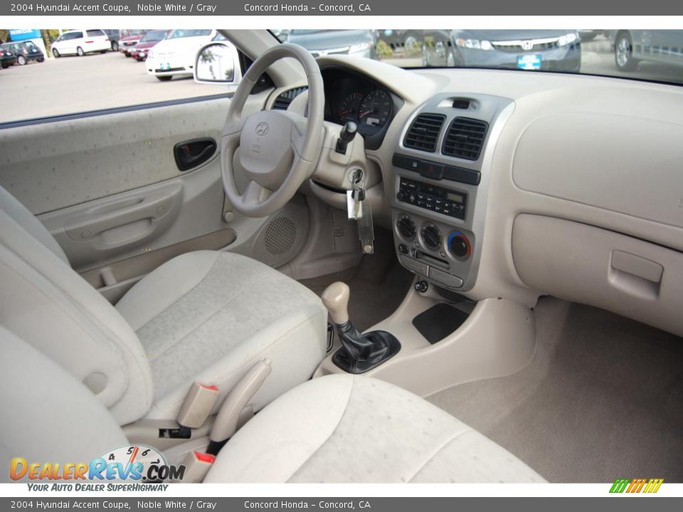 2004 Hyundai Accent Coupe Noble White / Gray Photo #22