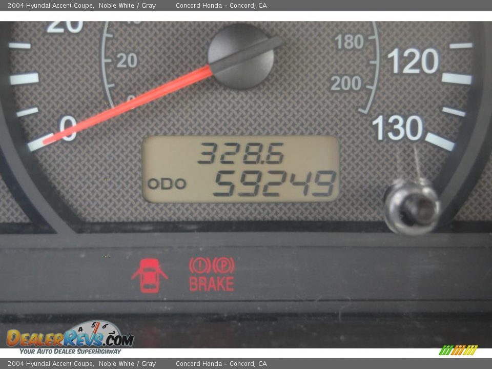 2004 Hyundai Accent Coupe Noble White / Gray Photo #23