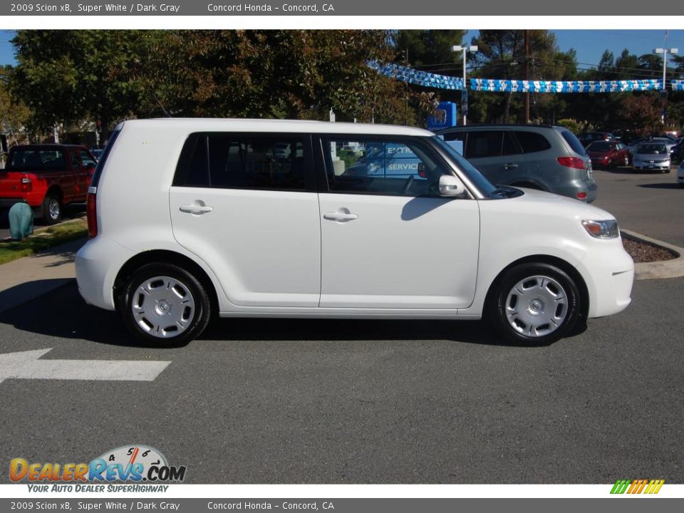 2009 Scion xB Super White / Dark Gray Photo #2