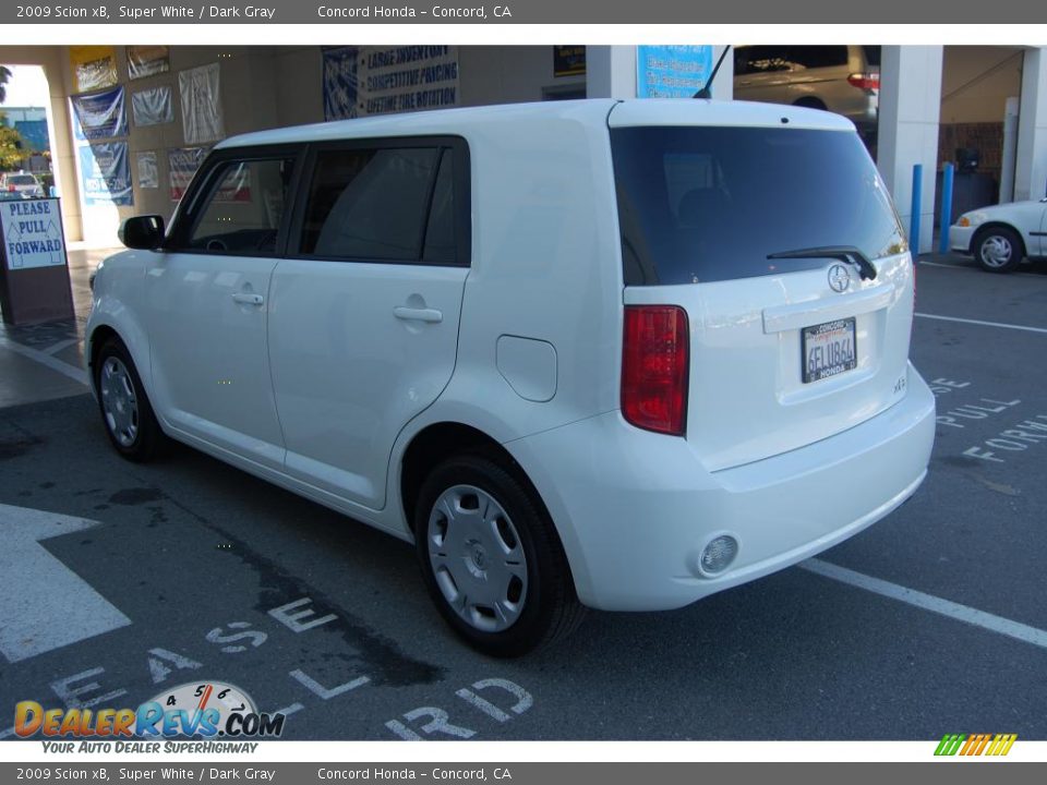 2009 Scion xB Super White / Dark Gray Photo #5