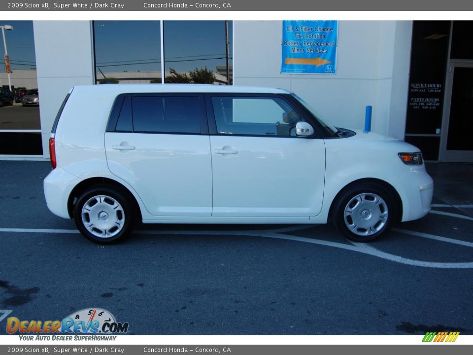 2009 Scion xB Super White / Dark Gray Photo #6
