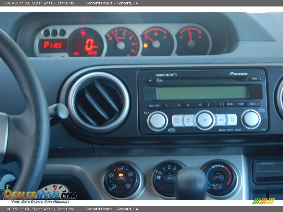 2009 Scion xB Super White / Dark Gray Photo #13