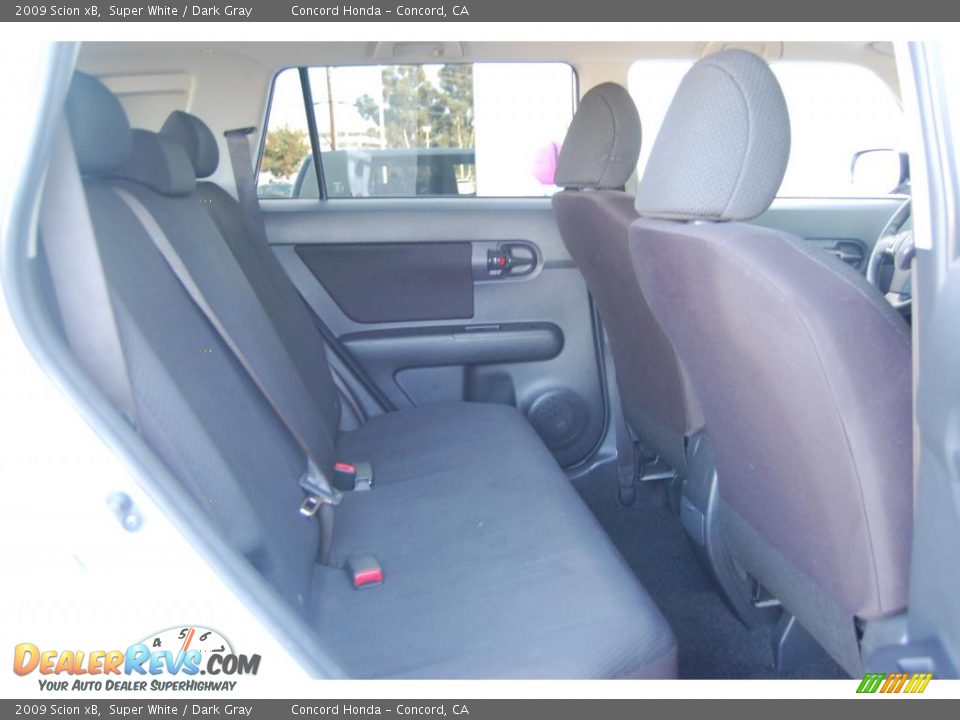 2009 Scion xB Super White / Dark Gray Photo #15
