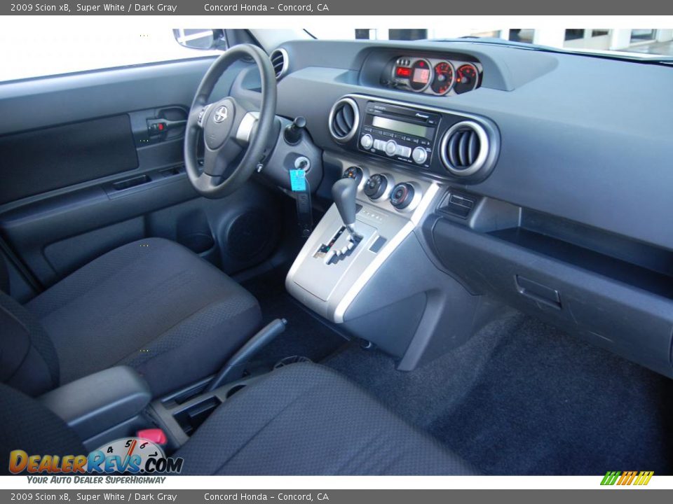 2009 Scion xB Super White / Dark Gray Photo #22