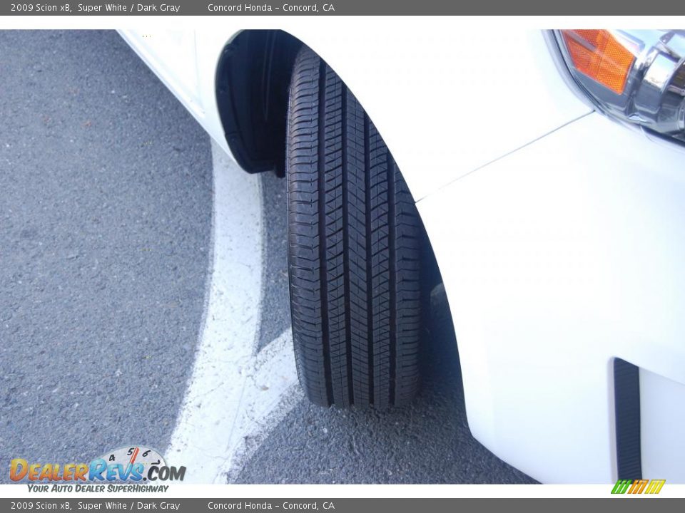 2009 Scion xB Super White / Dark Gray Photo #24