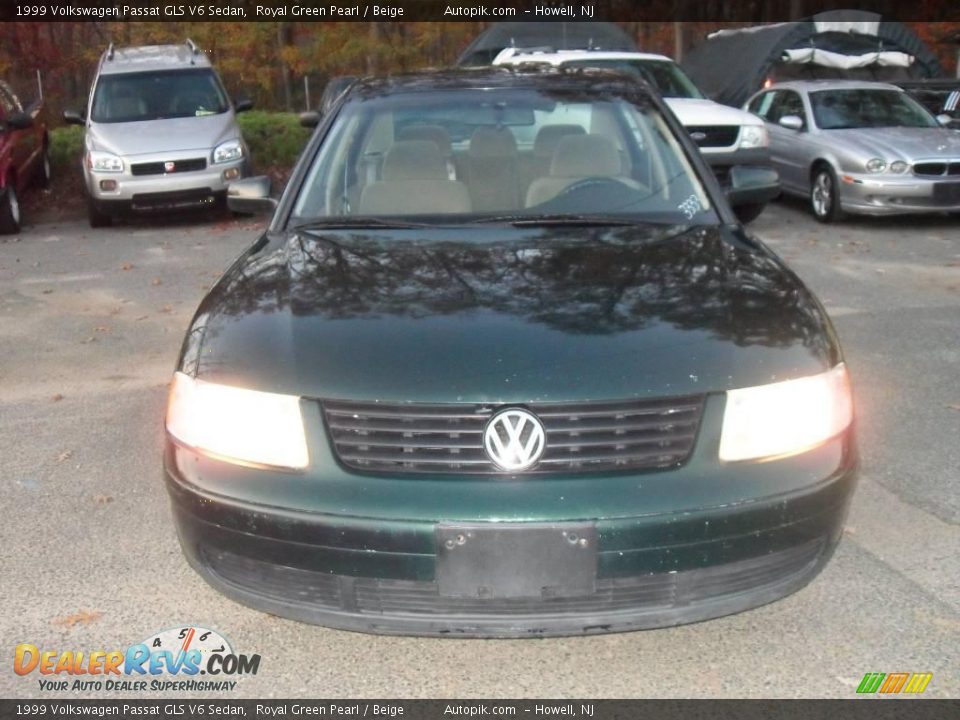1999 Volkswagen Passat GLS V6 Sedan Royal Green Pearl / Beige Photo #2