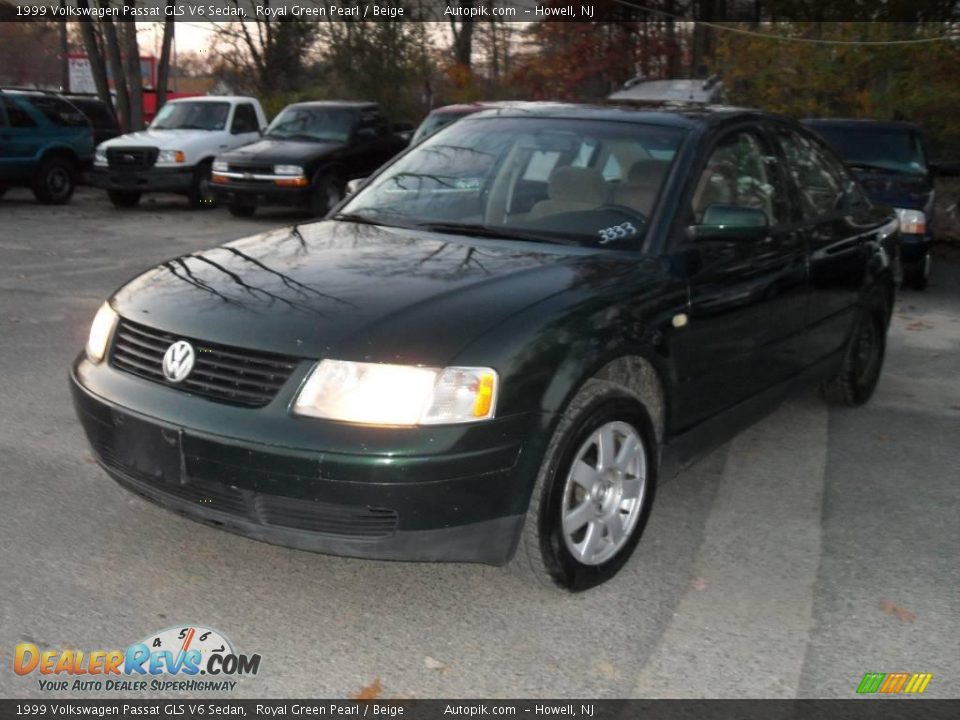 1999 Volkswagen Passat GLS V6 Sedan Royal Green Pearl / Beige Photo #3