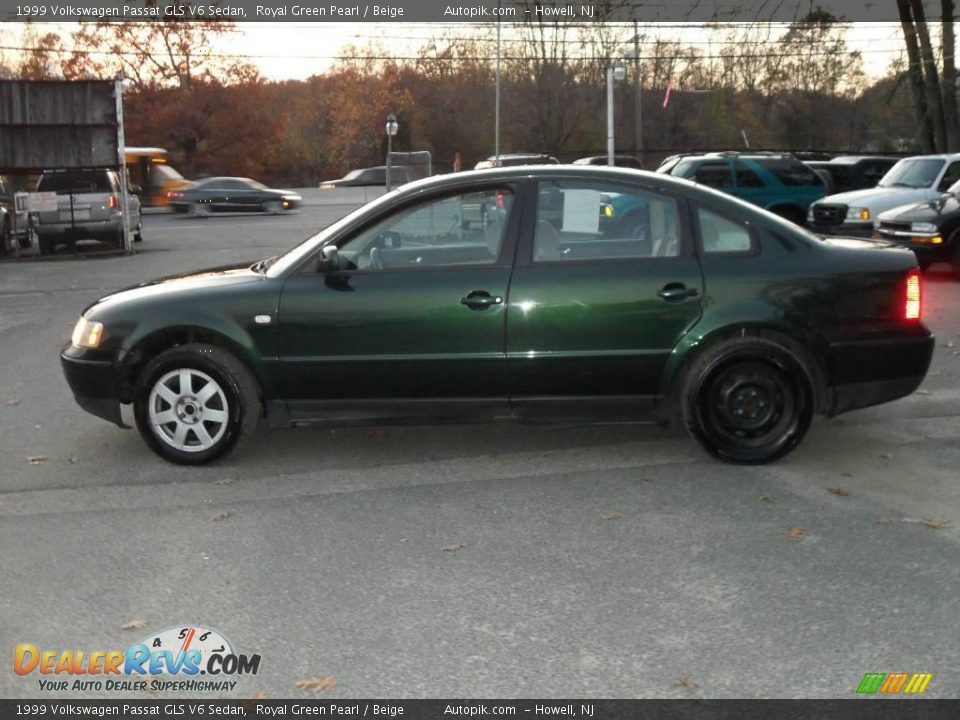 1999 Volkswagen Passat GLS V6 Sedan Royal Green Pearl / Beige Photo #5
