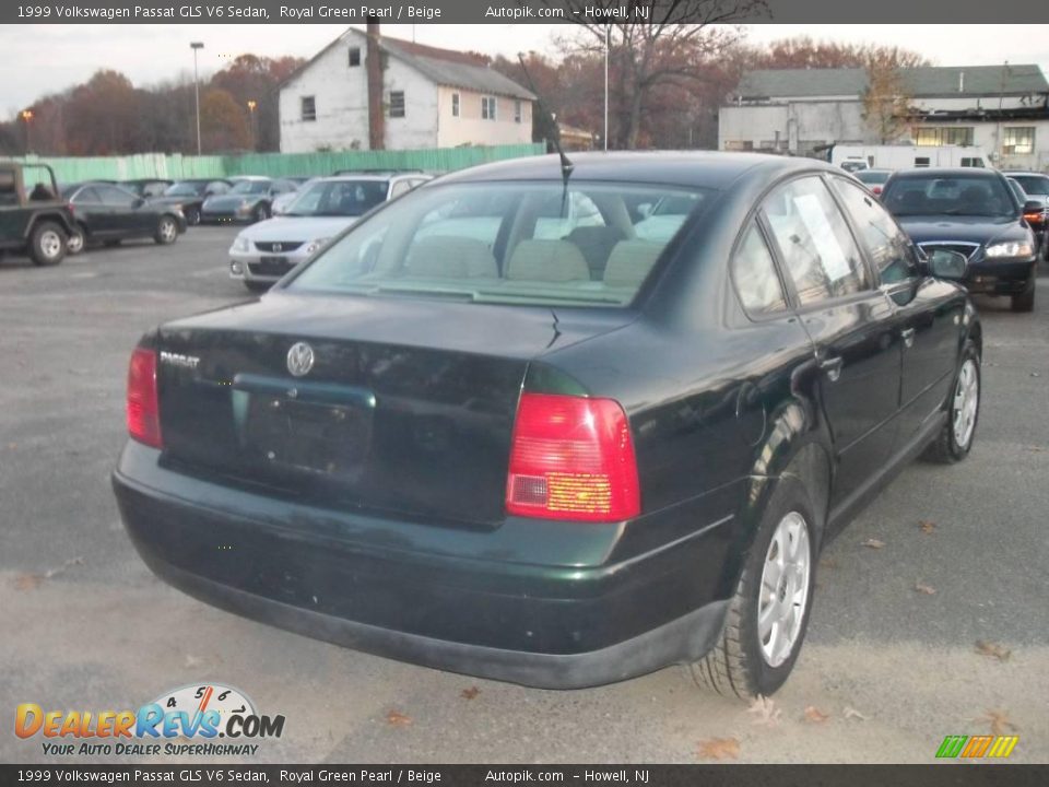 1999 Volkswagen Passat GLS V6 Sedan Royal Green Pearl / Beige Photo #6