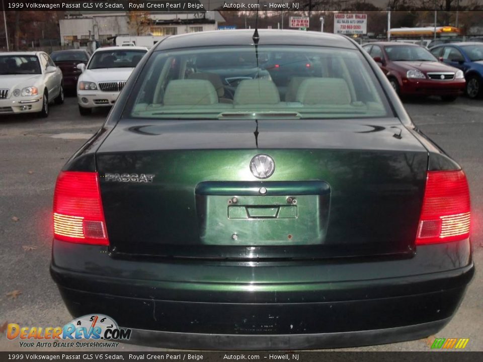 1999 Volkswagen Passat GLS V6 Sedan Royal Green Pearl / Beige Photo #7