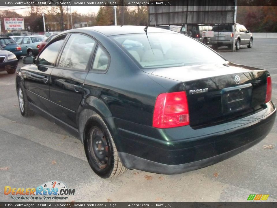 1999 Volkswagen Passat GLS V6 Sedan Royal Green Pearl / Beige Photo #8