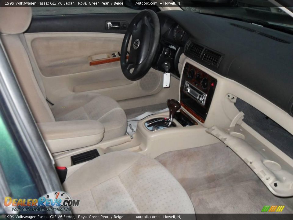 1999 Volkswagen Passat GLS V6 Sedan Royal Green Pearl / Beige Photo #10