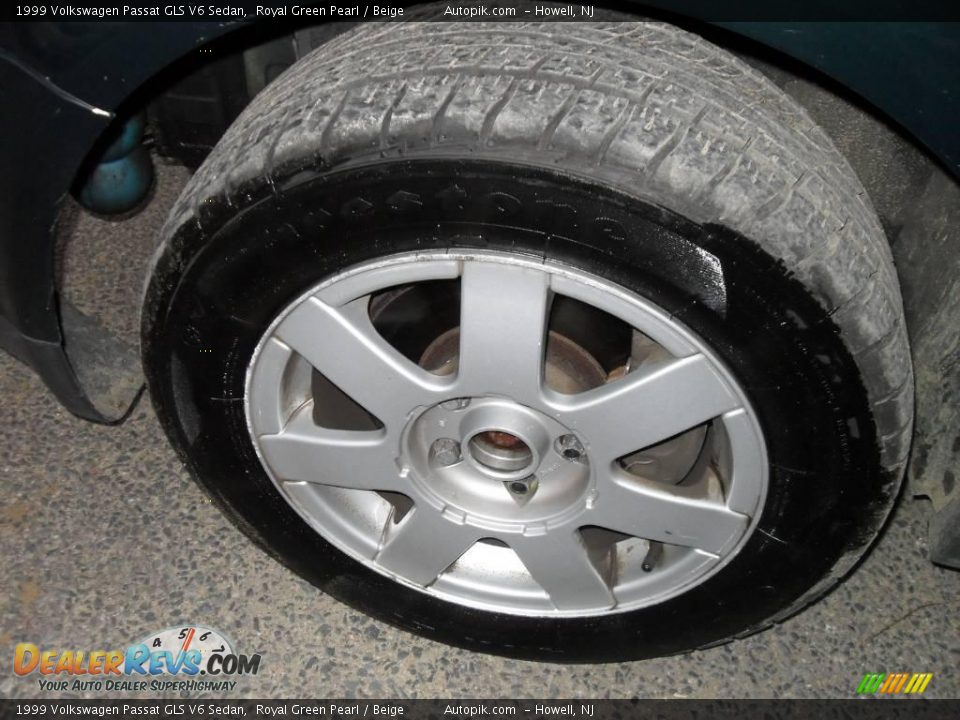 1999 Volkswagen Passat GLS V6 Sedan Royal Green Pearl / Beige Photo #13