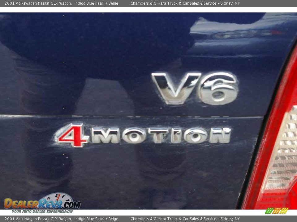 2001 Volkswagen Passat GLX Wagon Indigo Blue Pearl / Beige Photo #10
