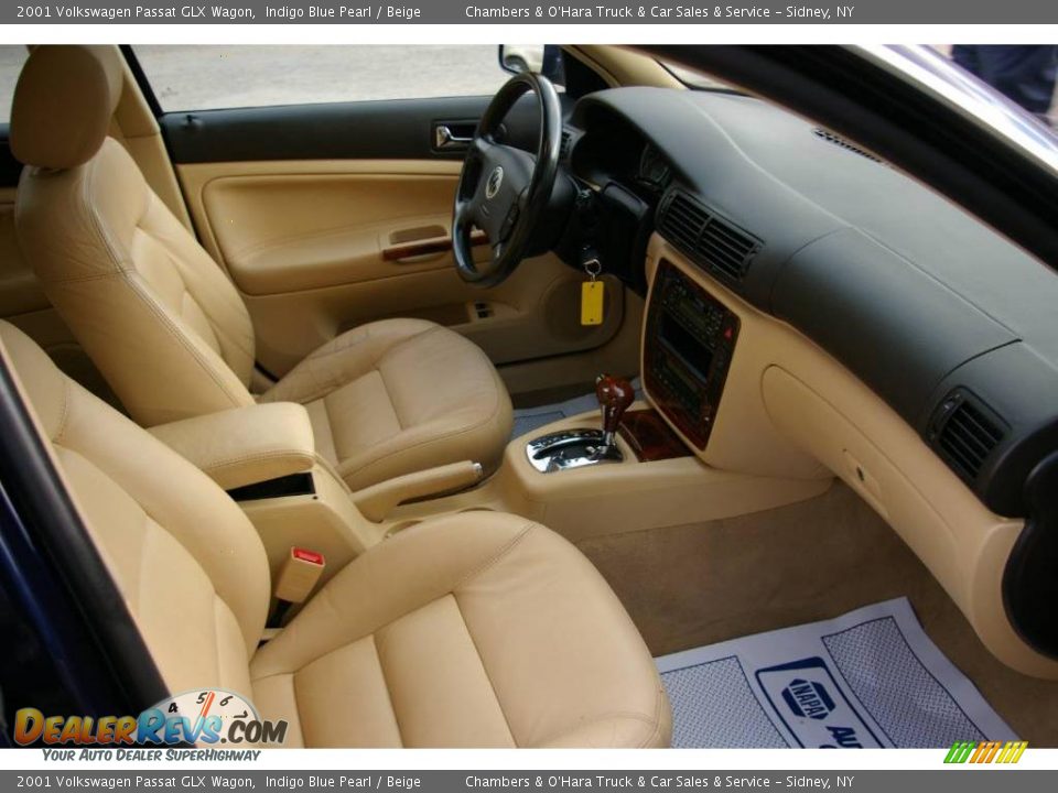 2001 Volkswagen Passat GLX Wagon Indigo Blue Pearl / Beige Photo #13