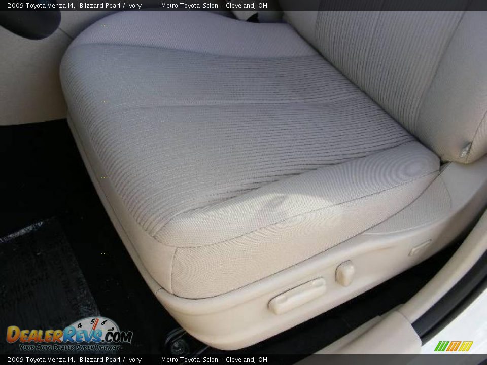 2009 Toyota Venza I4 Blizzard Pearl / Ivory Photo #10
