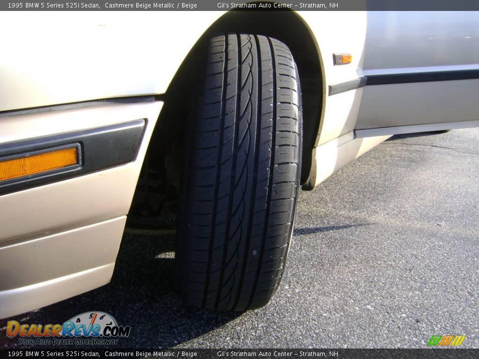 1995 BMW 5 Series 525i Sedan Cashmere Beige Metallic / Beige Photo #17