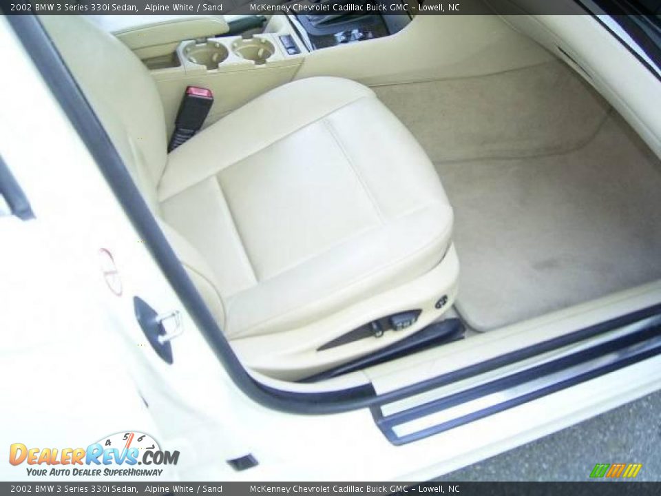 2002 BMW 3 Series 330i Sedan Alpine White / Sand Photo #14