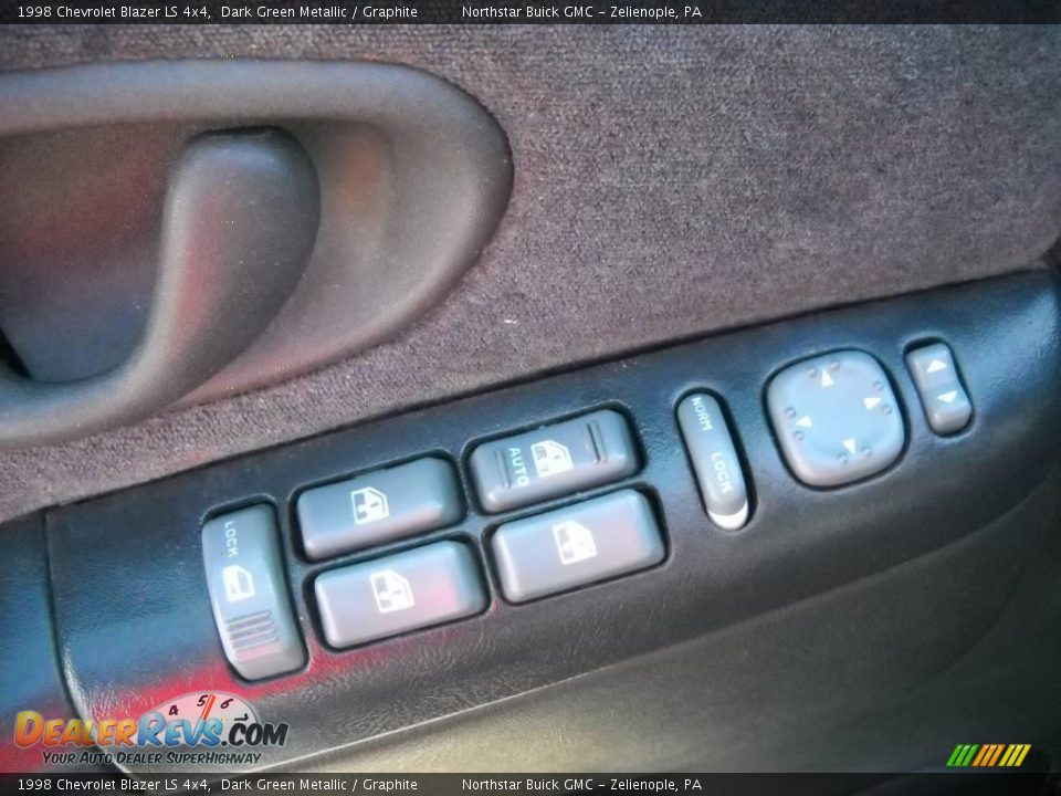 1998 Chevrolet Blazer LS 4x4 Dark Green Metallic / Graphite Photo #17
