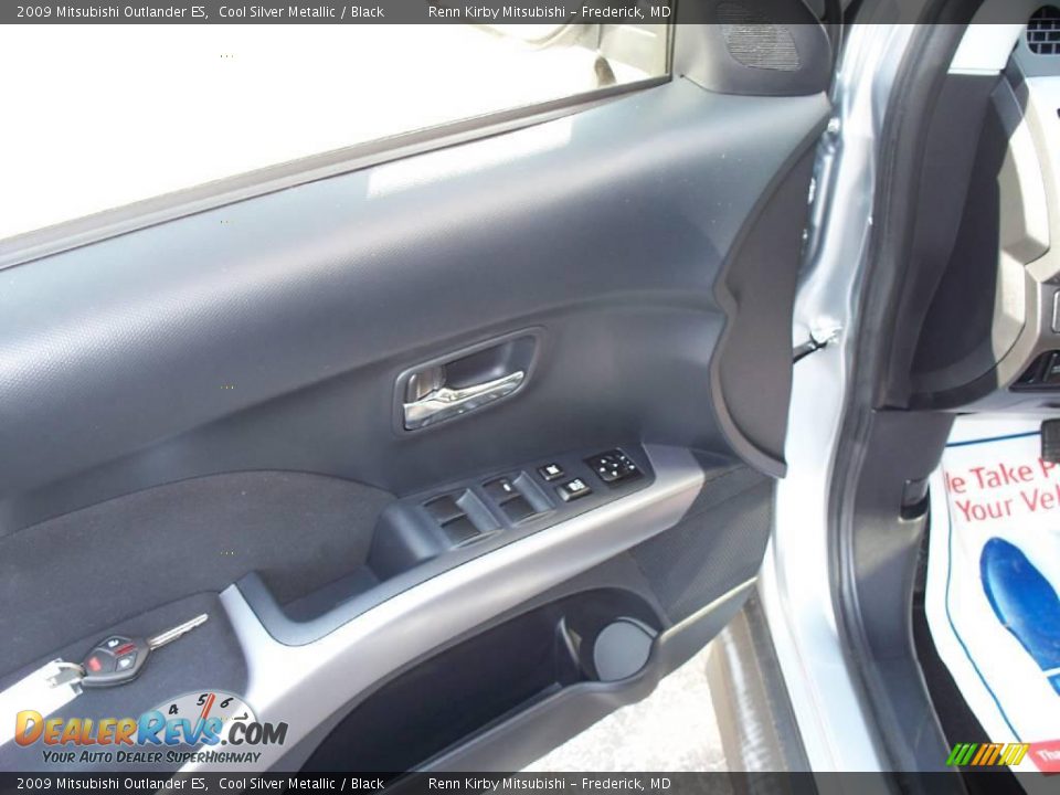 2009 Mitsubishi Outlander ES Cool Silver Metallic / Black Photo #6