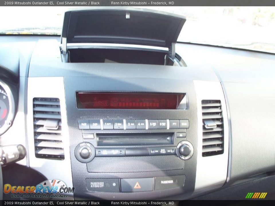 2009 Mitsubishi Outlander ES Cool Silver Metallic / Black Photo #12