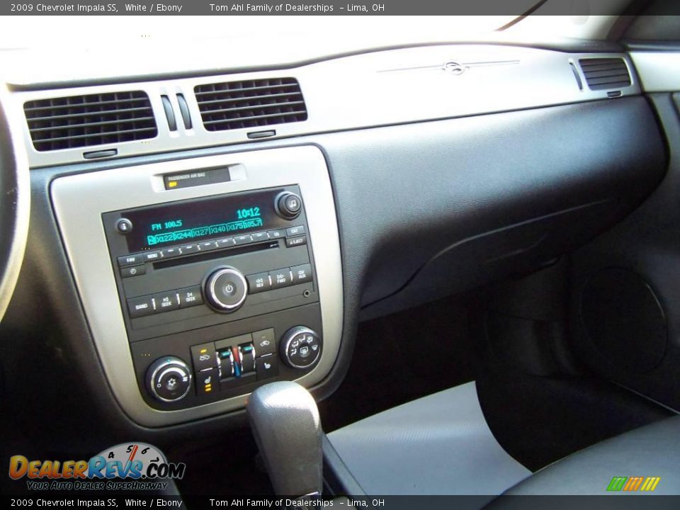 2009 Chevrolet Impala SS White / Ebony Photo #17