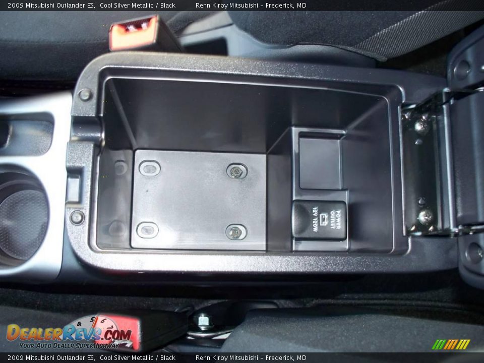 2009 Mitsubishi Outlander ES Cool Silver Metallic / Black Photo #16