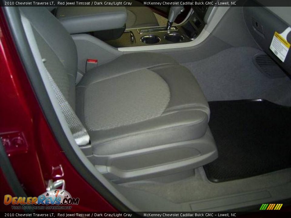 2010 Chevrolet Traverse LT Red Jewel Tintcoat / Dark Gray/Light Gray Photo #13