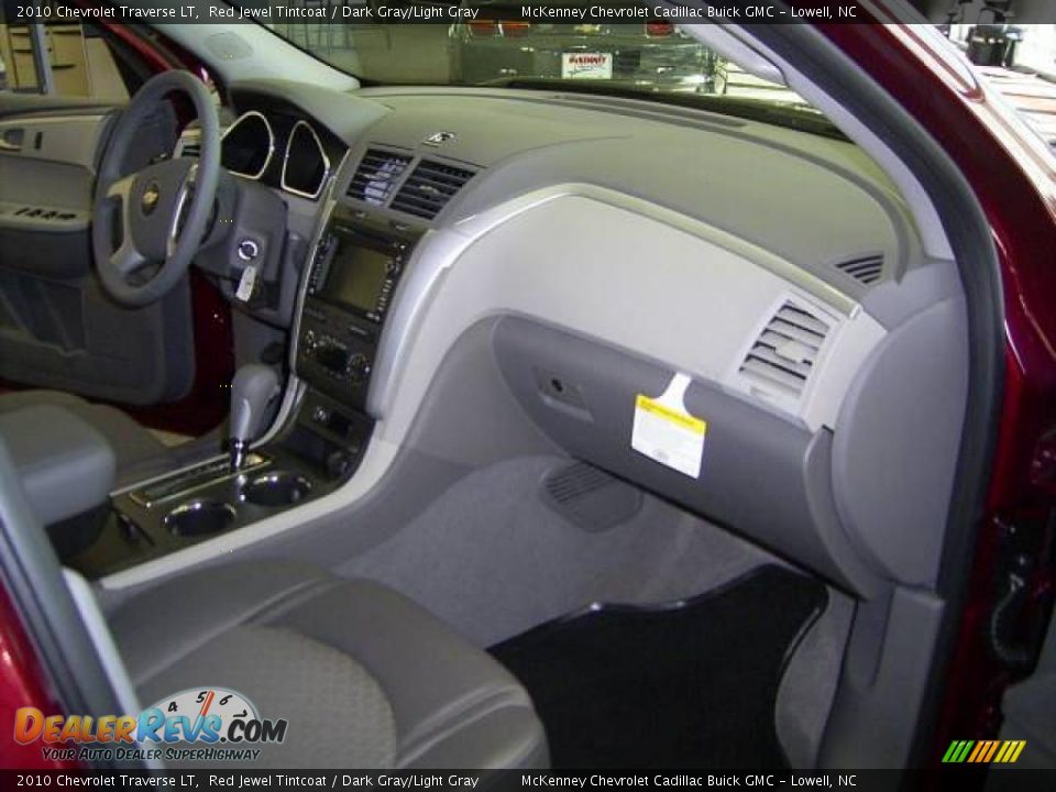 2010 Chevrolet Traverse LT Red Jewel Tintcoat / Dark Gray/Light Gray Photo #14